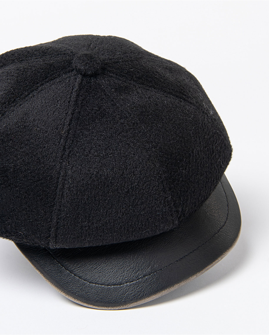 Gorra tipo newsboy con visera rígida Negro 35GOPA531