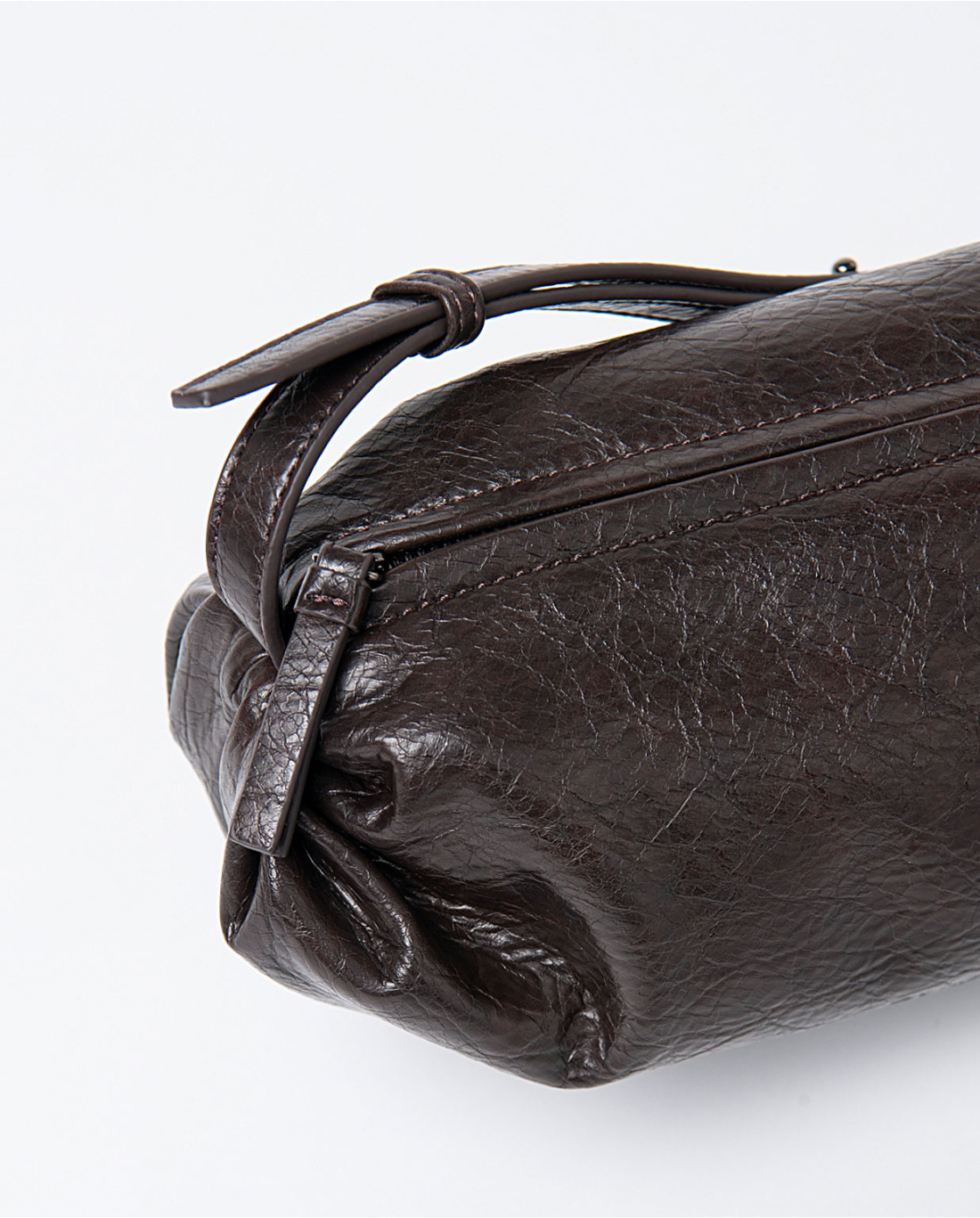 Bandolera efecto piel craquelada Chocolate 25BISA411-84