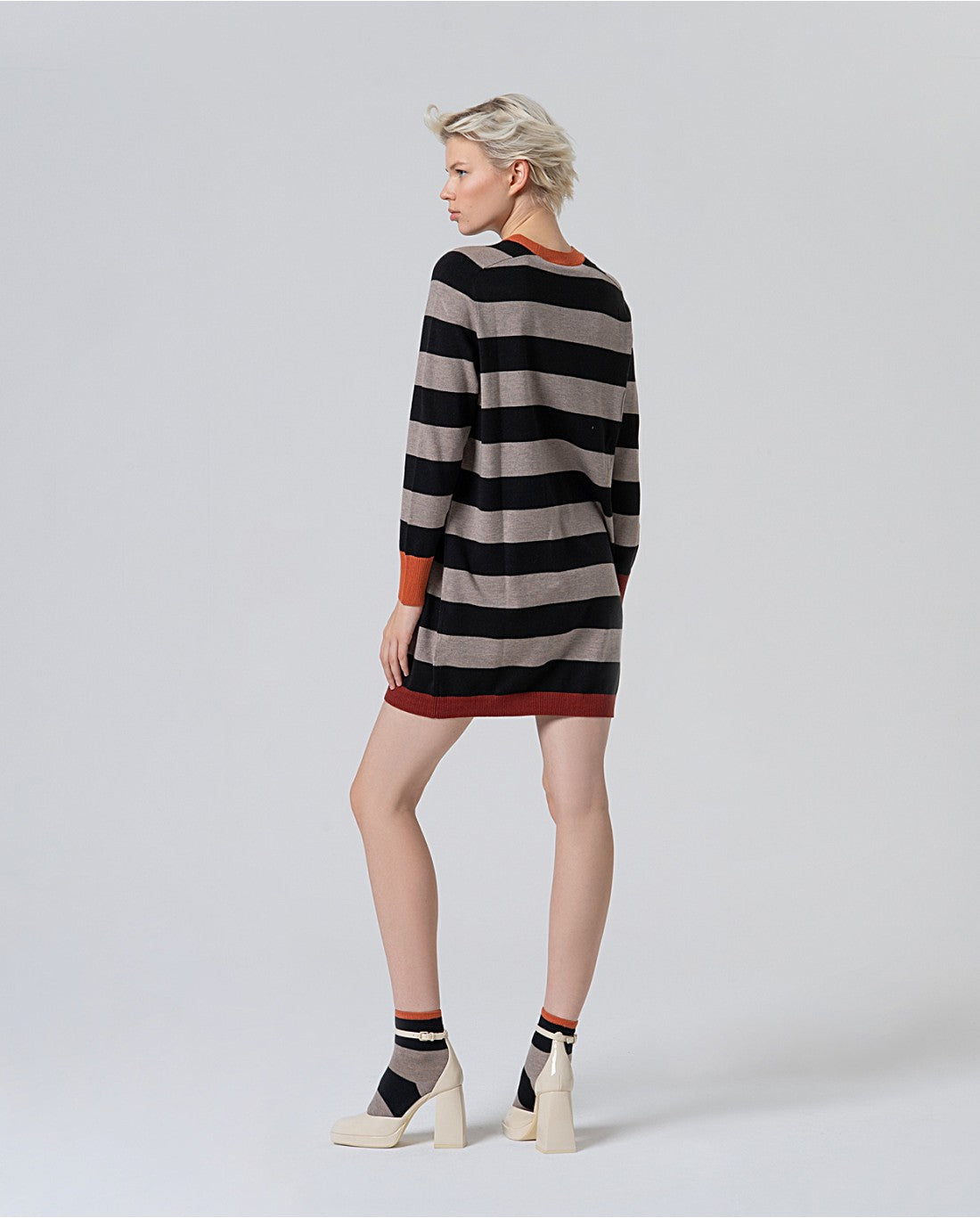 Vestido cuello redondo a rayas