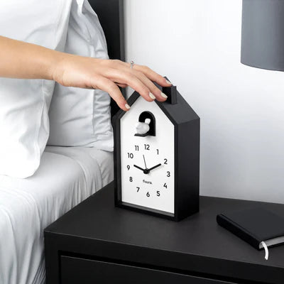 Reloj despertador cuco casita blanco y negro