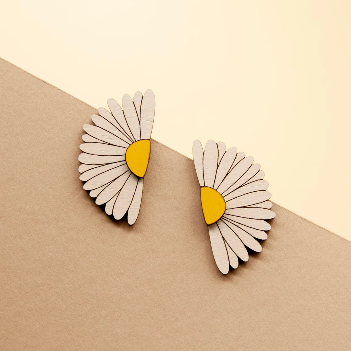 Pendientes de botón Margarita Love me, Love me not